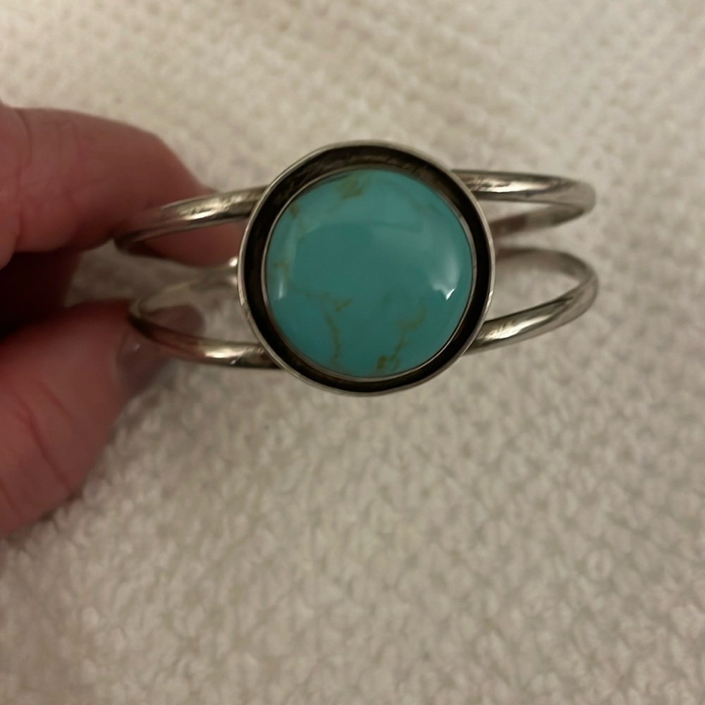 Sterling silver bangle with tourquoise stone